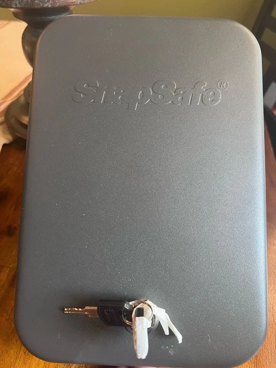 Snap Safe Large Keyed Lock Box - Picture 1 of 4